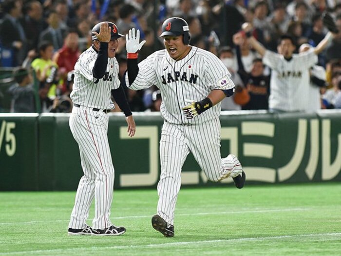 日韓戦に激勝、稲葉ジャパン初陣。山川穂高の打撃を内川聖一が絶賛。＜Number Web＞ photograph by AFLO