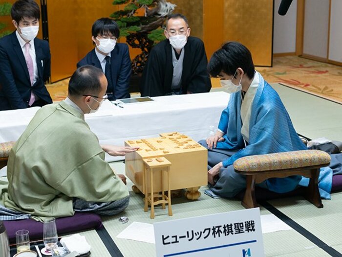 【棋聖戦で先勝】藤井聡太二冠は大一番だらけ、羽生善治九段は年間89局! 中村太地七段が語る“将棋のアスリート的な体力勝負”とは<Number Web> photograph by 日本将棋連盟