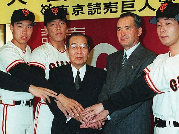 《真相》巨人・松井秀喜の背番号が一茂の「36」ではなく「55」になったワケ…長嶋監督は「何番でもいいですよ」<身長2mの19歳秋広が継承><Number Web> photograph by JIJI PRESS