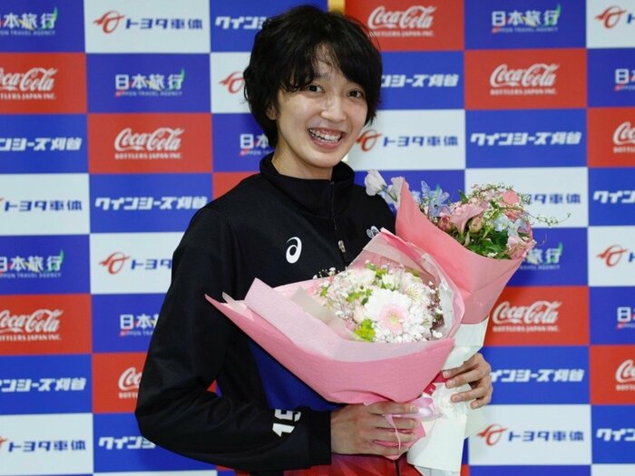 「あれ、生理止まった？」女子バレー鍋谷友理枝が動揺した“がんの疑い”「日本代表を外されるのが怖かった…」手術を決断できた夫の言葉とは？＜Number Web＞ photograph by queenseis