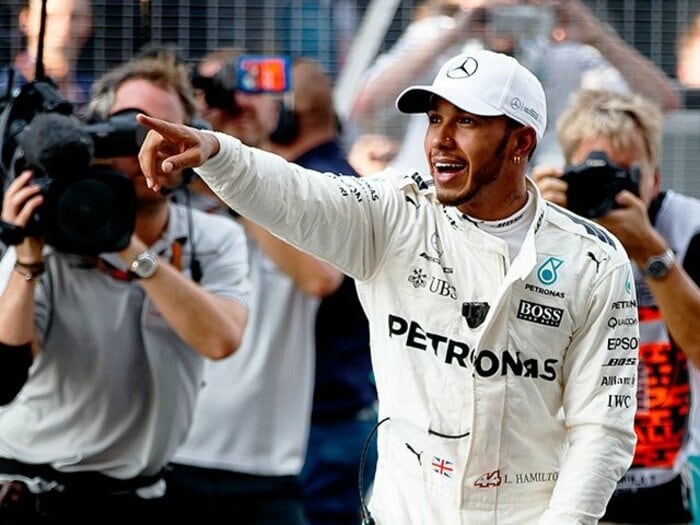 ハミルトンvs.ベッテルと鈴鹿愛。「まるで神の手で作られたような」＜Number Web＞ photograph by Getty Images