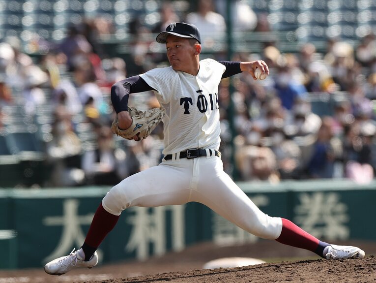 2番手で登板した大阪桐蔭・前田悠伍。プロ注目のエースだ　©JIJI PRESS