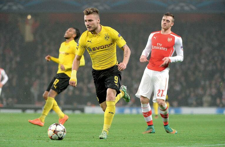 2014年からプレーしたドルトムントでは、ロベルト・レバンドフスキの後継者として期待されたが、なかなか結果を残せなかった　©Richard Martin/L’Équipe