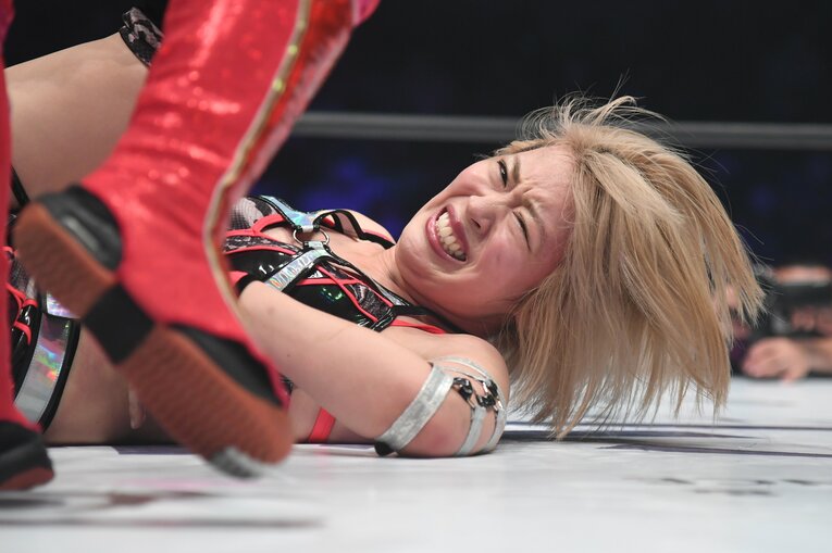 痛みにもだえる桜井まい