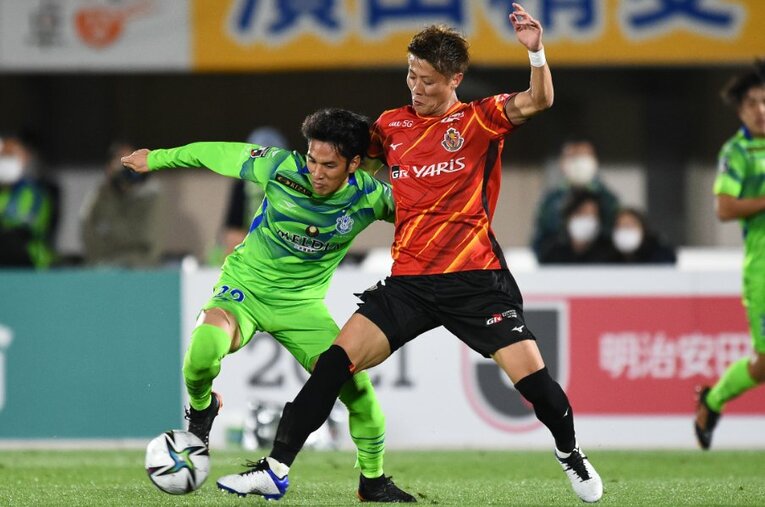 7日の湘南戦ではボールに絡む回数が少なく、周囲との連係もいまひとつに見えた柿谷曜一朗（名古屋） ／ photograph by J.LEAGUE