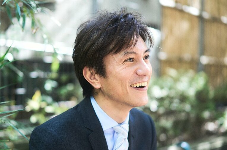 北京五輪スノーボード男子ハーフパイプの実況を担当したTBS新夕悦男アナウンサー（47歳）。日常の業務に戻った今、改めて“あの熱狂”を振り返った ／ photograph by Yuki Suenaga