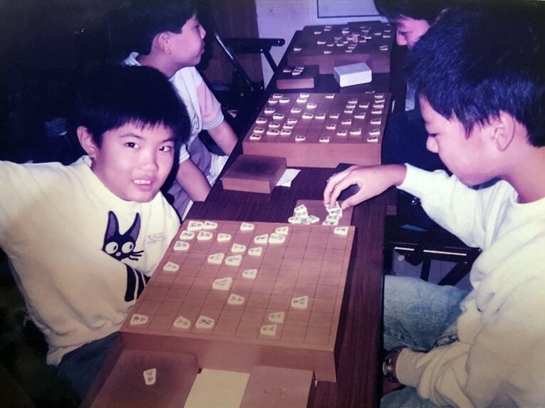 広島将棋センター時代、先輩たちと対局©Yasuhiro Itodani