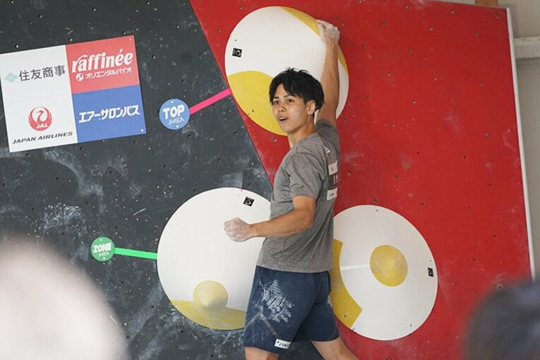 危なげない登りでボルダー1位となって予選1位通過した原田海。