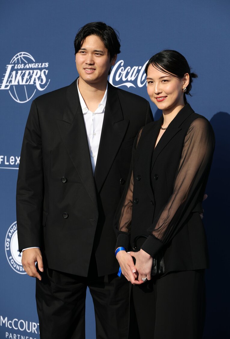 真美子夫人（右）を連れてチャリティーイベントに参加した大谷翔平　©︎Getty Images