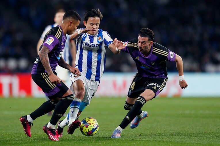 「TAKEユニの日本人ファンが増えた気が」久保建英MOMも“代えが利かない状態”を現地撮影…ソシエダは狂う歯車を直せるか(40)