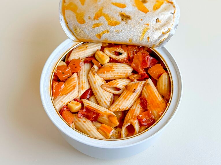 非常食のメインはツナとトマトのペンネだった　©Kiichi Matsumoto