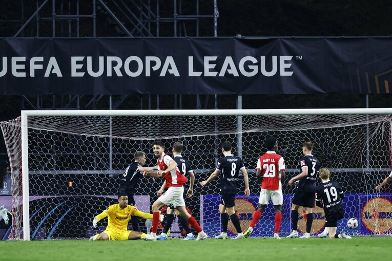 試合終了間際のホームチームの劇的決勝ゴール　©Daisuke Nakashima