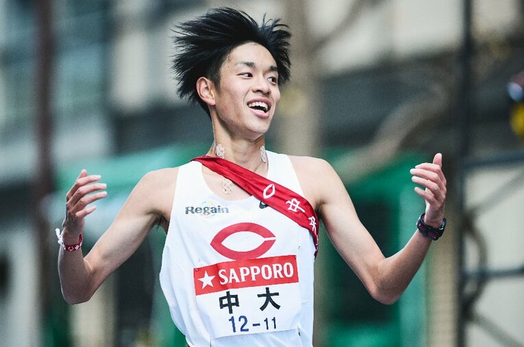 10区を走った中大主将・井上大輝（4年）。総合6位でゴールテープを切り、10年ぶりのシード権を獲得した ／ photograph by Yuki Suenaga