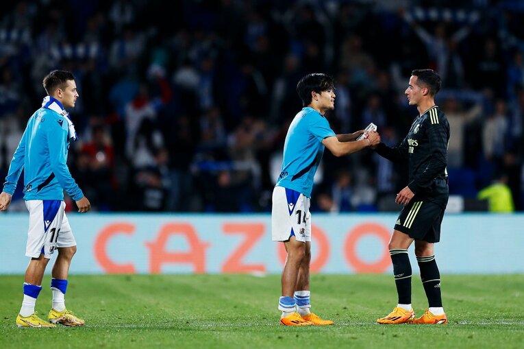 「久保建英がスペイン紙の一面に！」子供サポ「タケが決めるよ」予言通りマドリーを圧倒“ソシエダの熱狂”は翌日も…カメラマンは見た(107)