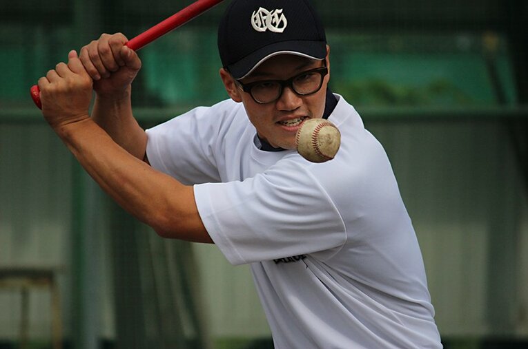 大阪学芸高校の監督を務める小笹拓。星稜OBという肩書がある中で、新たな指導スタイルを実践している ／ photograph by Kou Hiroo