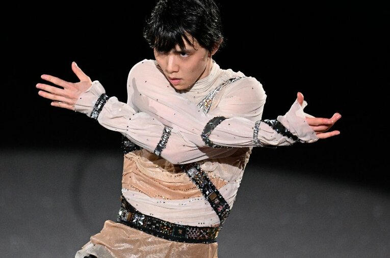 11月4日に開幕したアイスショー「プロローグ」で演技する羽生結弦 ／ photograph by Asami Enomoto