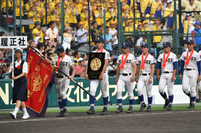 2019年夏の甲子園で初優勝した履正社。史上5校目の夏春連覇に向けて挑戦するはずだったが… ／ photograph by Hideki Sugiyama