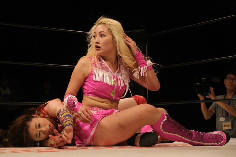 “闘うバービー人形”の急成長…見た目は派手でも練習熱心、Chi Chiをベテラン選手も絶賛「いきなり髪の毛掴んできたからね（笑）」(64)