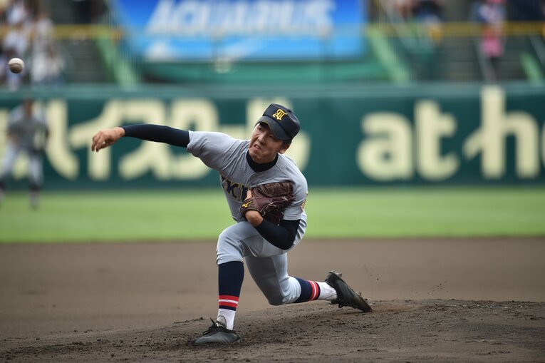 2015年夏の甲子園準決勝。仙台育英のエース・佐藤世那　©BUNGEISHUNJU
