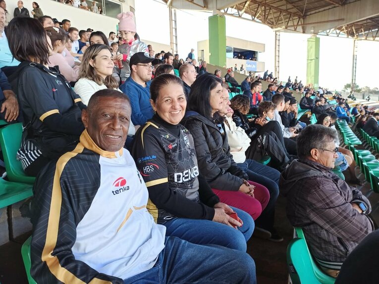 三都主の運営クラブの試合を観戦するご両親