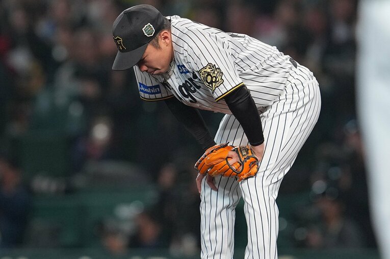 2025年のレギュラーシーズンでは防御率0.17の圧倒的成績を残した阪神の石井大智だが、日本シリーズで痛恨の被弾。本人がいま明かす“涙の真相”とは…（第1回） ／ photograph by SANKEI SHIMBUN