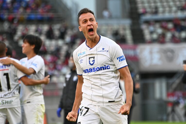 雄叫びをあげるファン・アラーノ