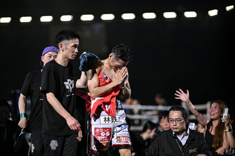 西田への拍手が起きるなか、両手を合わせ、リングを去った　©Hiroaki Finito Yamaguchi