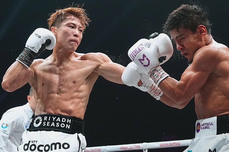 最大の難敵と目されたアフマダリエフに対し、見事なアウトボクシングで勝利した井上尚弥 ／ photograph by Naoki Fukuda