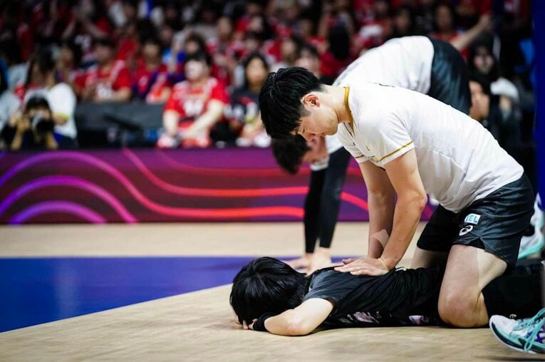 大塚達宣、小川智大（VNLベルギー戦）©Volleyball World