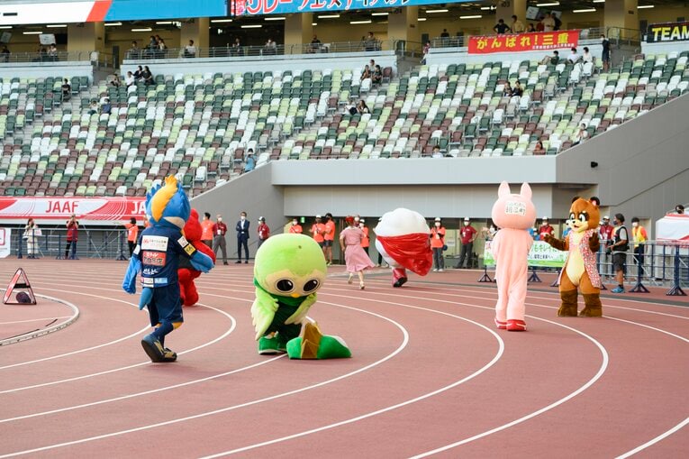 これぞスポーツマンシップだ　©Hirofumi Kamaya