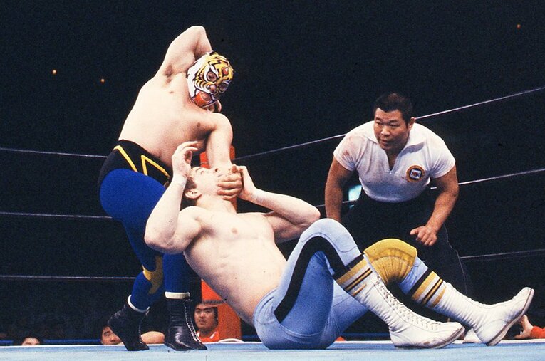 1981年4月23日に初代タイガーマスクはダイナマイト・キッドとの試合で衝撃のデビューを果たした ／ photograph by AFLO