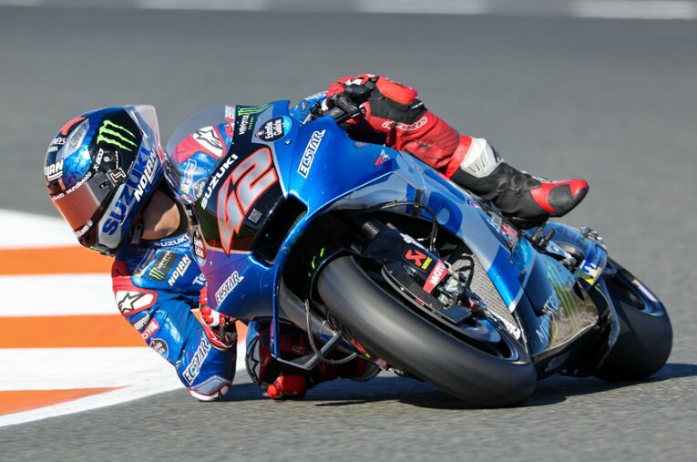 最終戦バレンシアGPで優勝したリンス。ヘルメットにはチームスタッフそれぞれの表情がデザインされている ／ photograph by Satoshi Endo