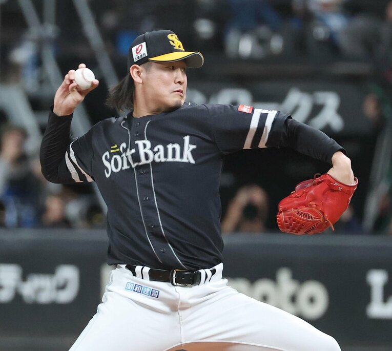 ソフトバンク杉山一樹、4月11日の登板。1失点も悔しさからベンチを殴打で離脱　©Sankei Shimbun