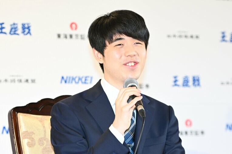 八冠を達成した藤井　©Keiji Ishikawa