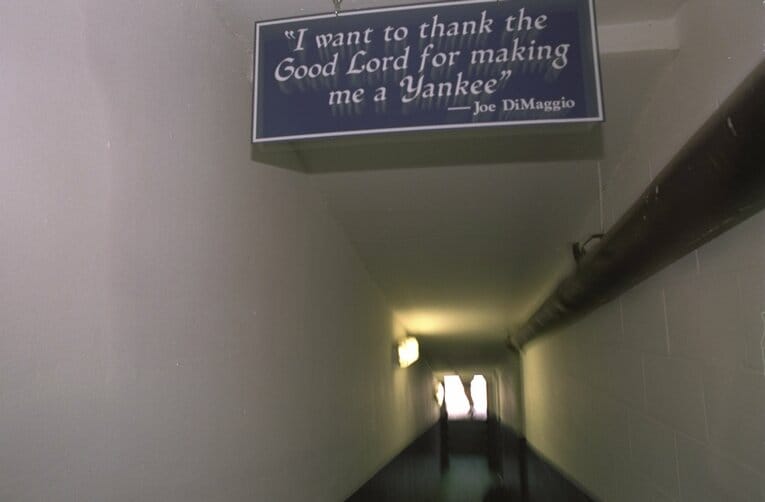 旧ヤンキースタジアムのクラブハウスに通じる通路　©Getty Images