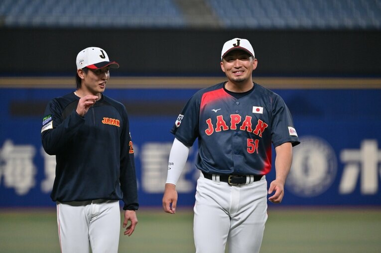 周東佑京、鈴木誠也　©︎Hideki Sugiyama