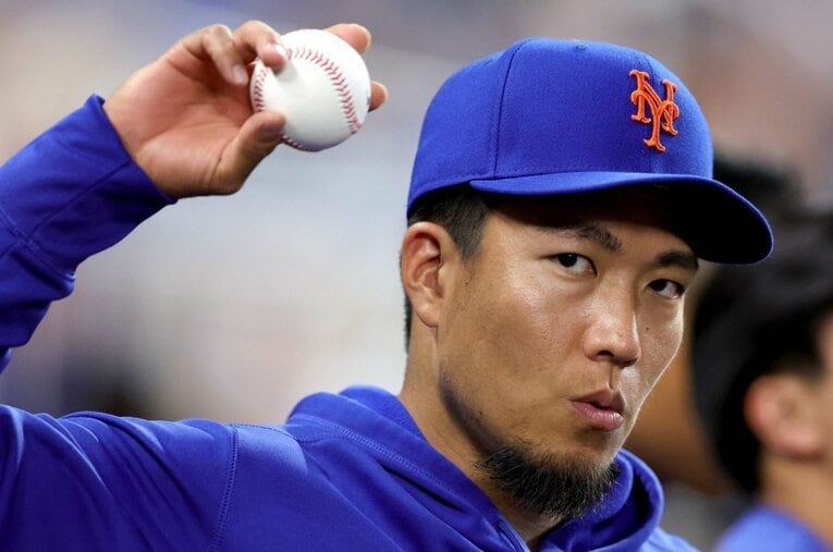 千賀滉大“1メートル以上落ちる”魔球はなぜ生まれたのか？ ホークス記者が“お化けフォークの秘密”を明かした ／ photograph by JIJI PRESS