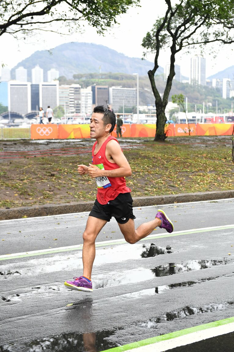 リオ五輪レースの様子。完走した140人中139位でフィニッシュ　©JMPA