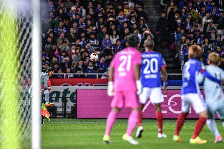 ジュビロ磐田時代、古巣である日産スタジアムでのコーナーキック（2017年）　©︎Takuya Sugiyama