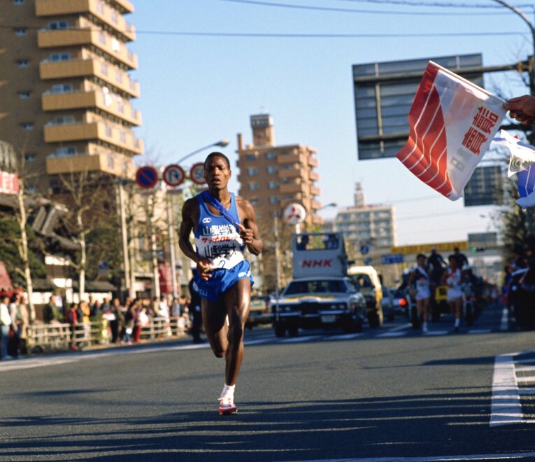 留学生ランナーとして箱根で初めて走ったジョセフ・オツオリ（山梨学院）　©AFLO