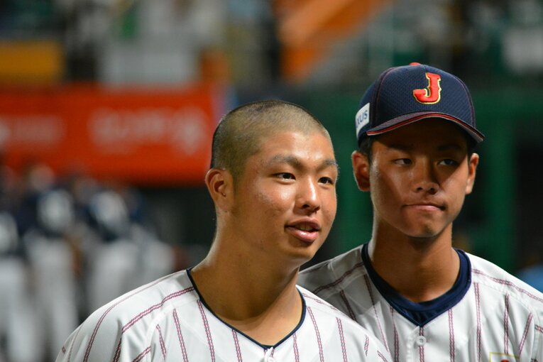 ひときわ目立つ五厘刈りの末吉良丞（1枚目／全4枚） ©Takarin Matsunaga