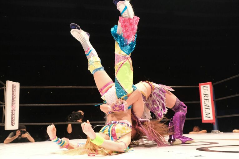 中野たむvs岩谷麻優は壮絶な殴り合いの末、時間切れの引き分けに