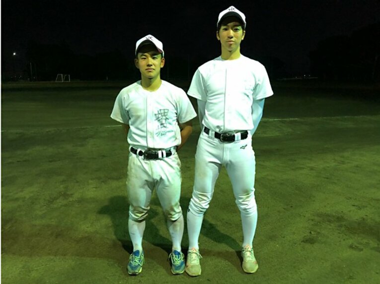 右が石井陽向投手、左が堺堀史也主将