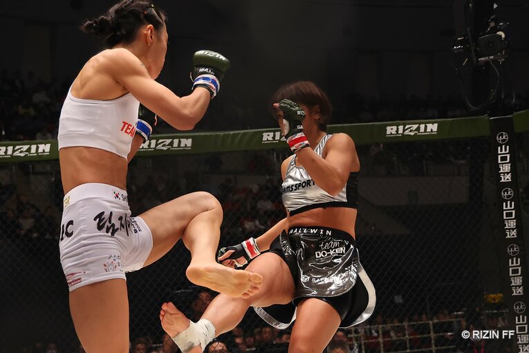 RENAvsシン・ユリ　©RIZIN FF