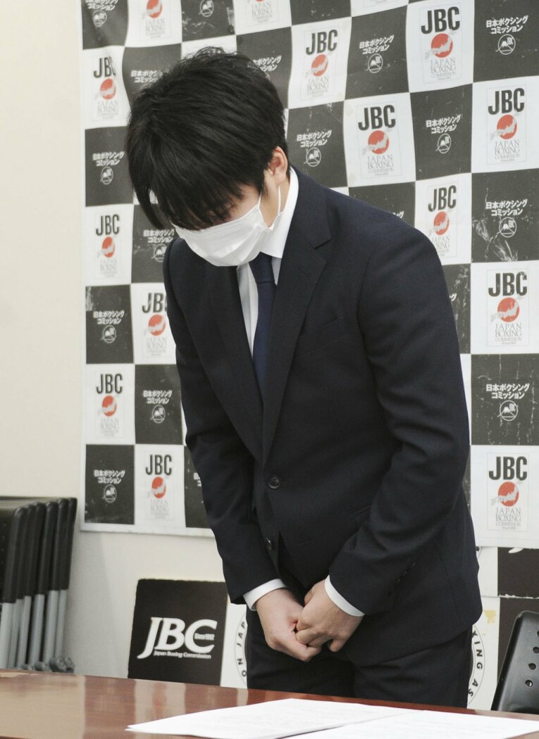 昨年12月15日、謝罪会見を開いた寺地拳四朗　(C)Sankei Shimbun