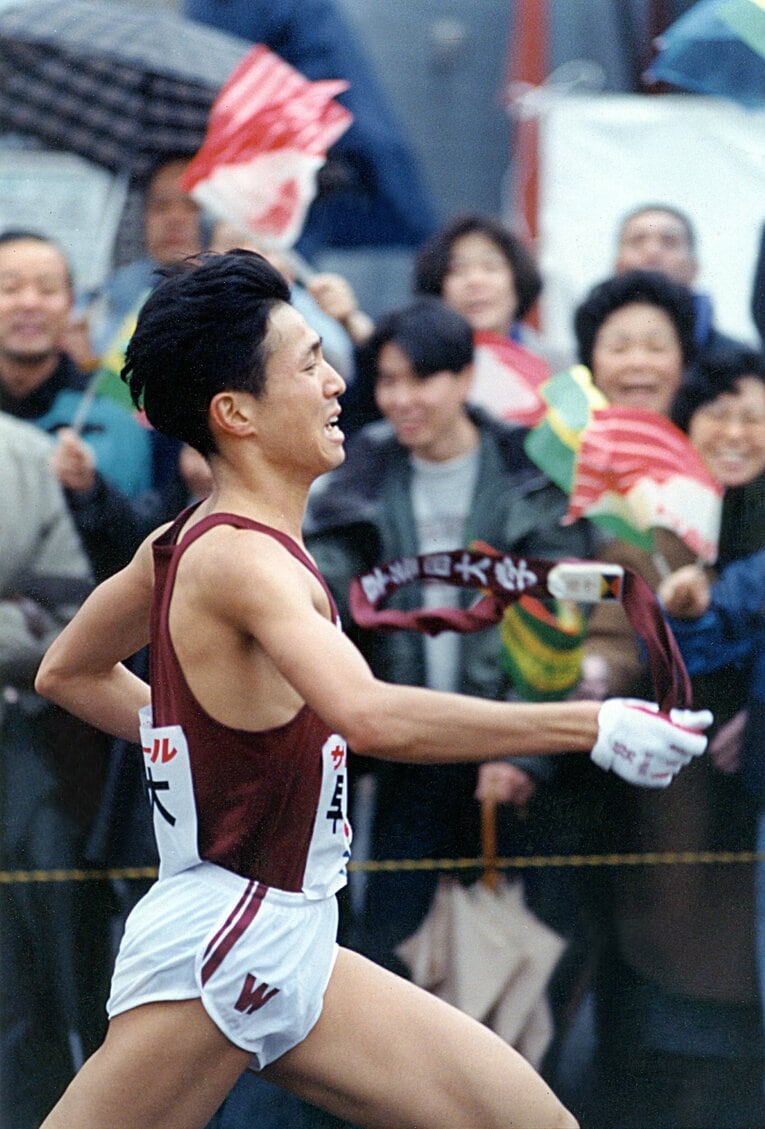 アクシデントから2年後、1993年の箱根駅伝では1区で区間新記録の快走、総合優勝も経験した　©Sankei Shinbun