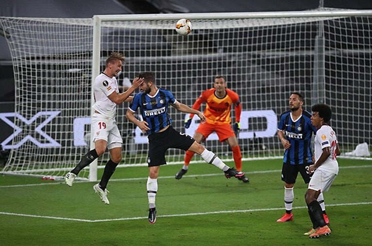 決勝で2ゴールを奪ったFWデヨング。長身FWを生かした攻撃が功を奏した　ⒸGetty Images