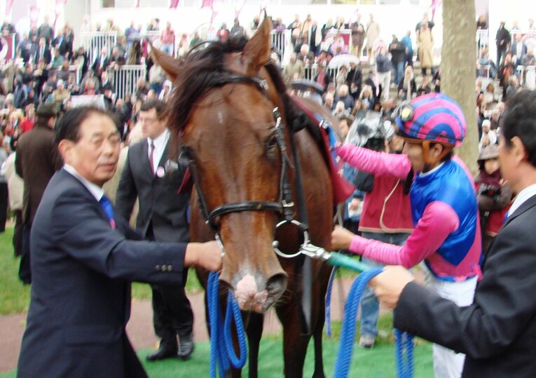 凱旋門賞レース直前のメイショウサムソンと武豊　©Satoshi Hiramatsu