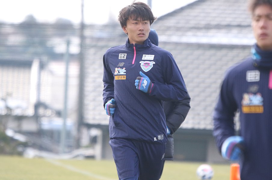 鳥栖DF原輝綺、焦りからの解放。「また違った自分を見せられそう」<Number Web> photograph by Takahito Ando