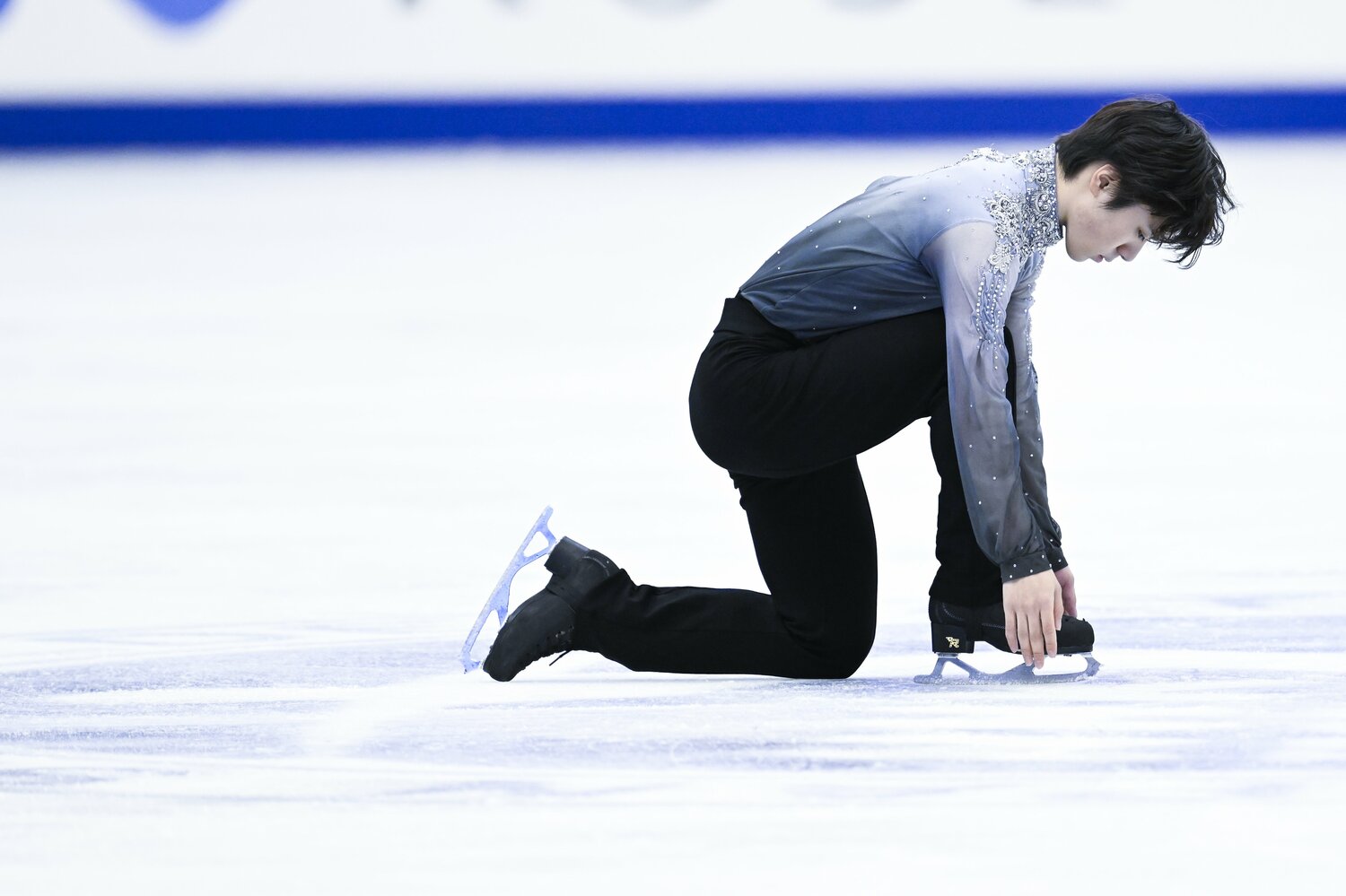 NHK杯、フリーの演技開始を待つ宇野　©Asami Enomoto